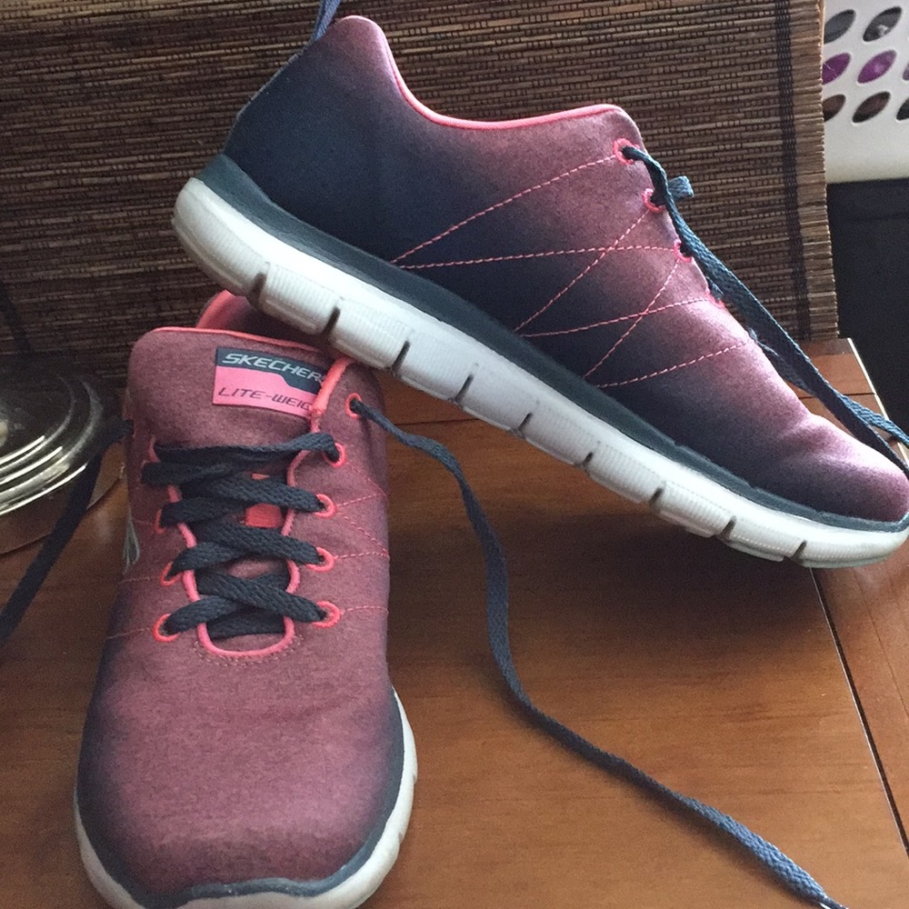 Tennis shoes